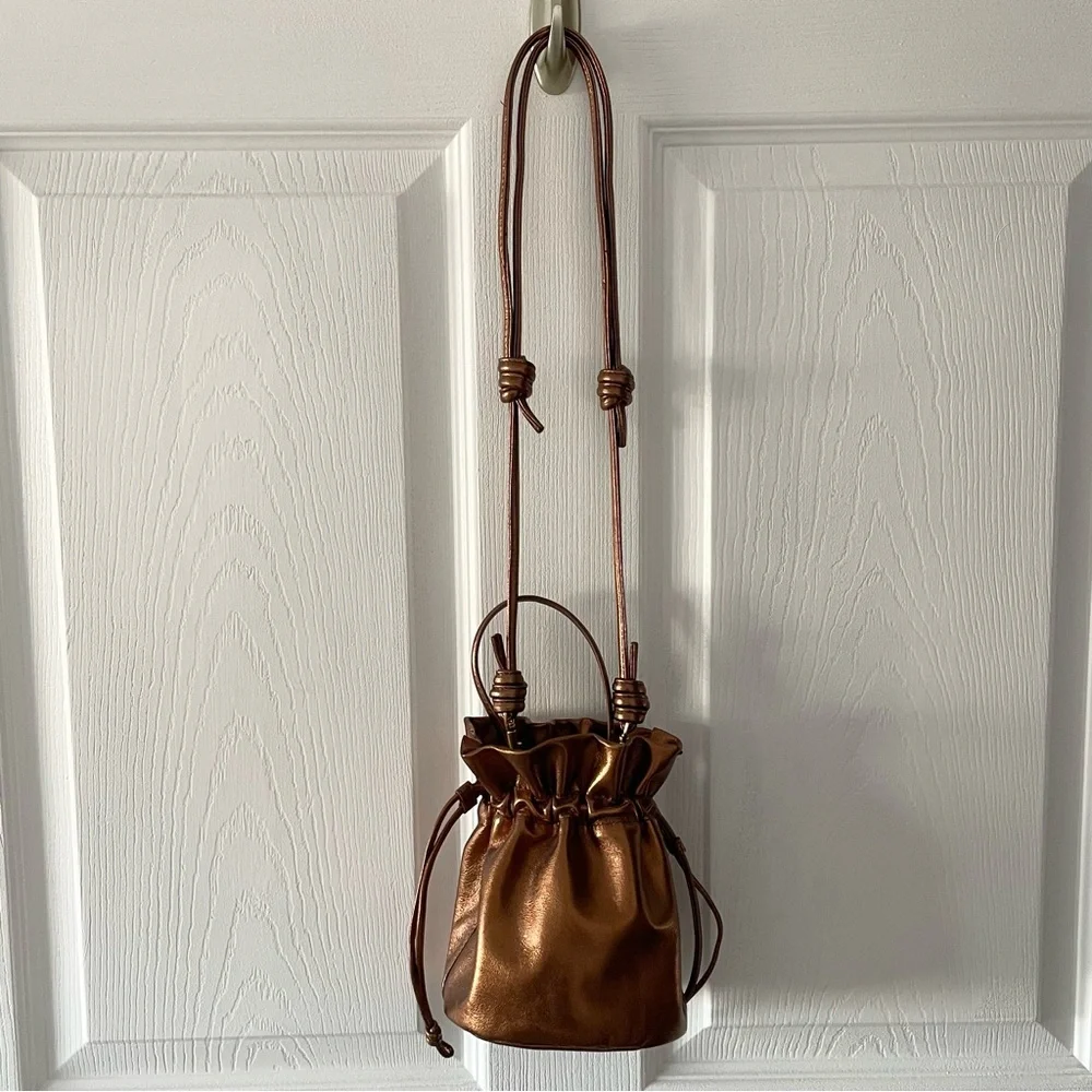 VERA BRADLEY Tilden Drawstring Crossbody Purse Handbag Bag NEVER USED LIKE NEW! - Picture 3 of 16